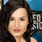 DEMI TRUE MAKE UP